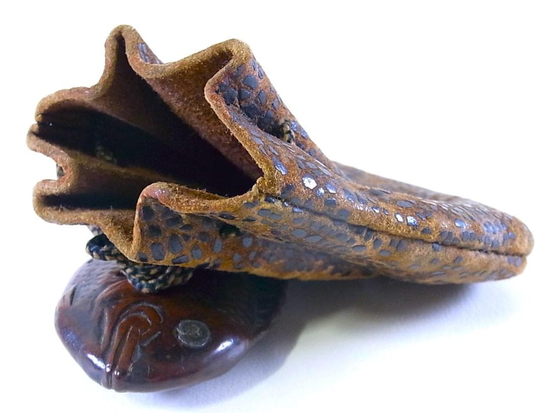 【 E719 】 コレクター放出品　明治時代～大正時代　アイヌ玉魚根付皮提げ袋