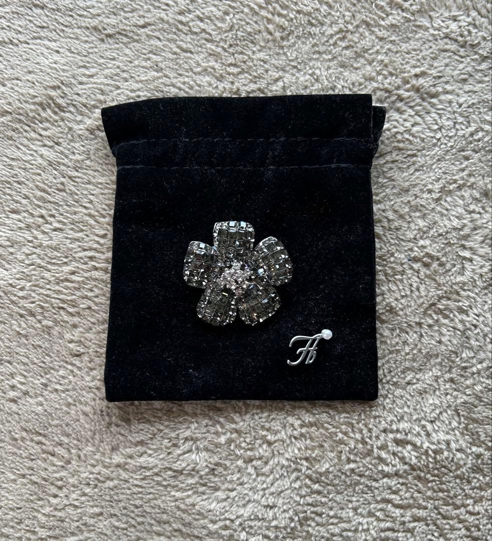 フォクシー　ブローチ　ラインストーン　グレー