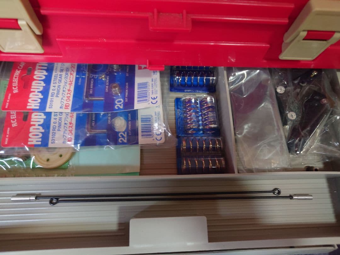 ＲＣフェラーリ Ｆ１８７＋京商PIT BOX(部品、タイヤ６セット)