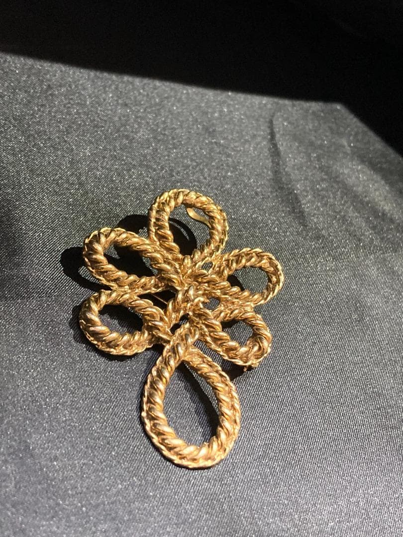 イヴ・サンローラン ゴールドカラー ロープ 結び目 ブローチ ヴィンテージ