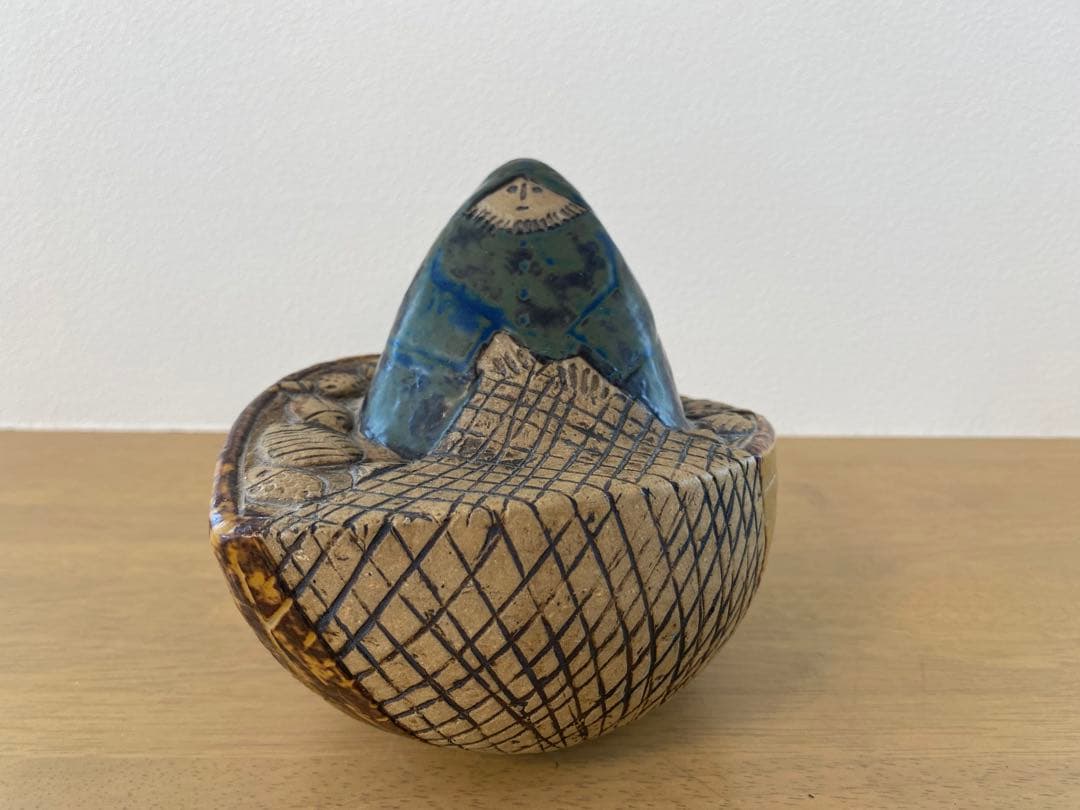 リサラーソン　漁師　Lisa Larson fisherman in boat