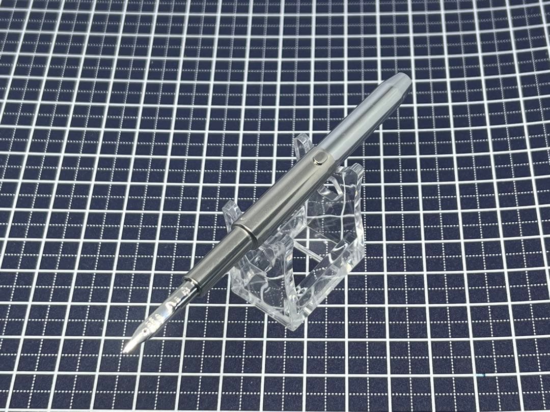 美品　パイロット　キャップレス デシモ　シャンパンピンク　18K M 中字　箱付
