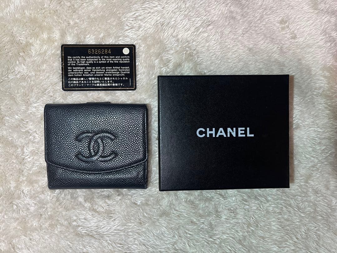 入手困難 CHANEL キャビアスキン ココマーク 二つ折り財布 ブラック