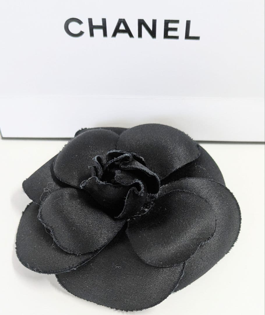 CHANELシャネル カメリアブローチ　ブラック　ゴールドプレート