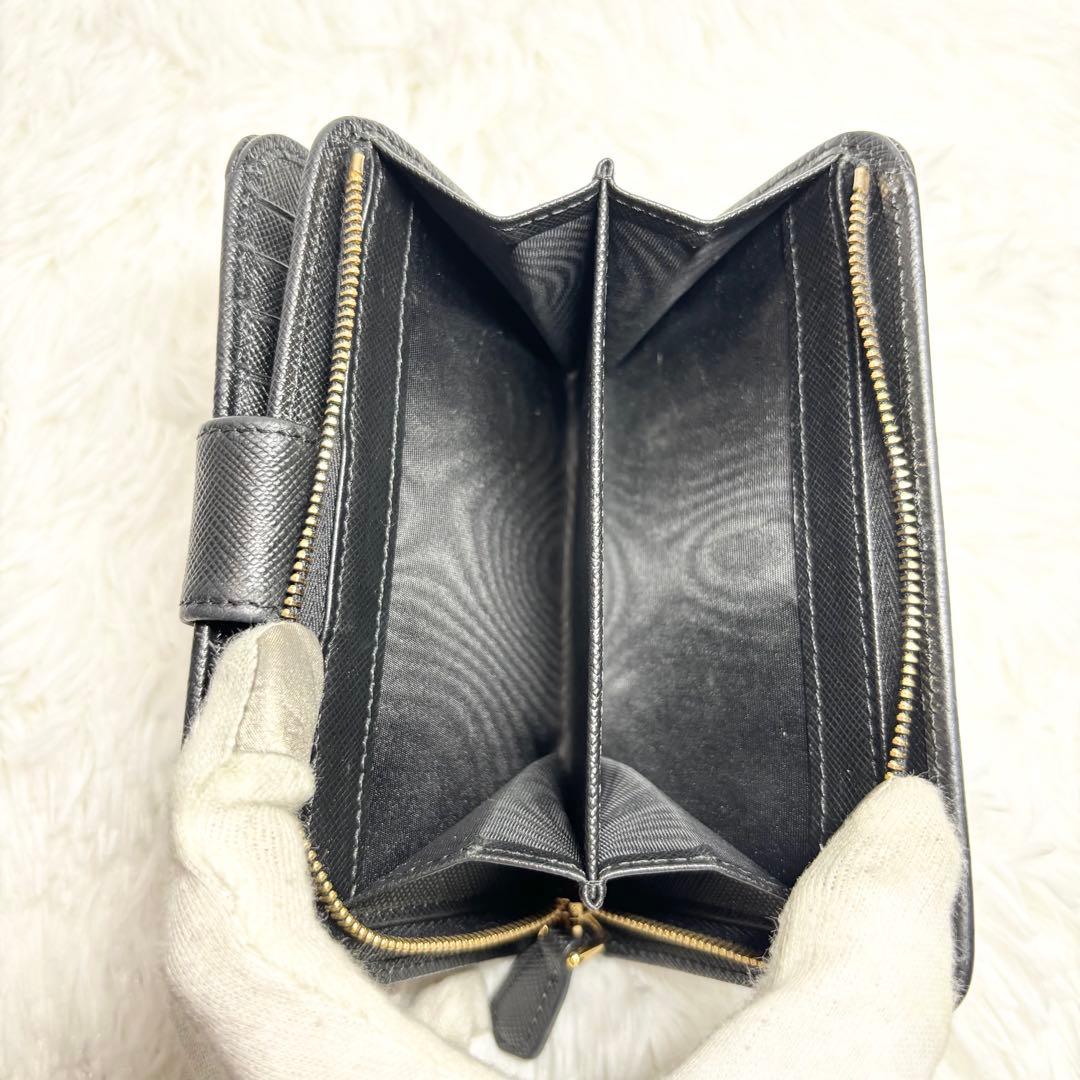 ✨美品✨ プラダ 二つ折り L字 サフィアーノ レザー ブラック 金具ロゴ 黒