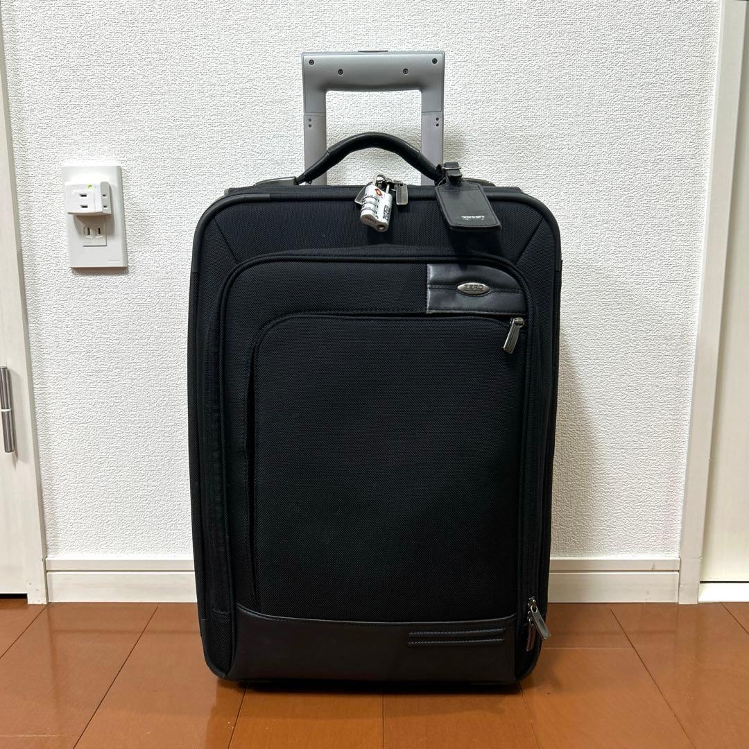 ZERO HALLIBURTON ゼロハリバートン スーツケース　機内