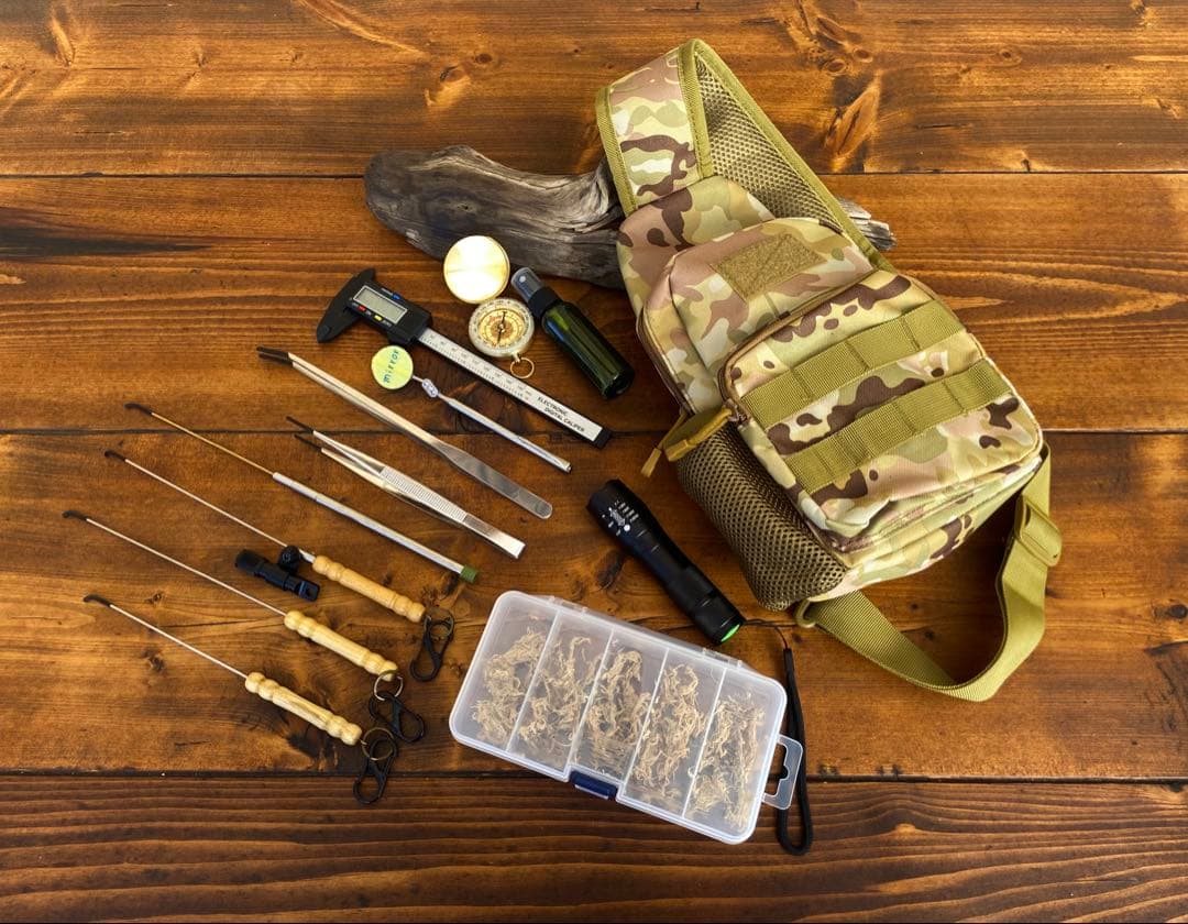 クワガタ採集セット　camo柄　オリジナル掻き出し棒　デジタルノギス　採集ケース