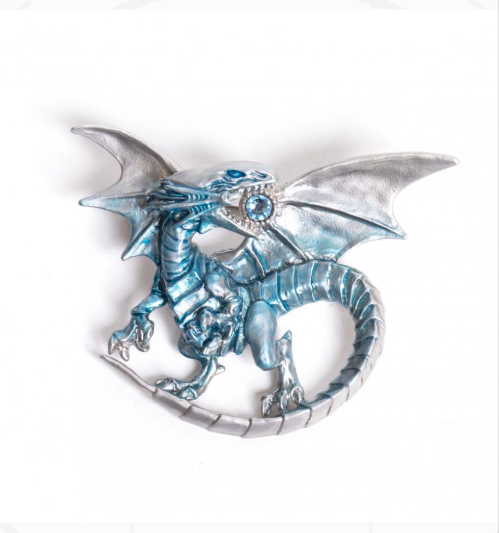 遊戯王　青眼の白龍　ブローチ　ブルーアイズ