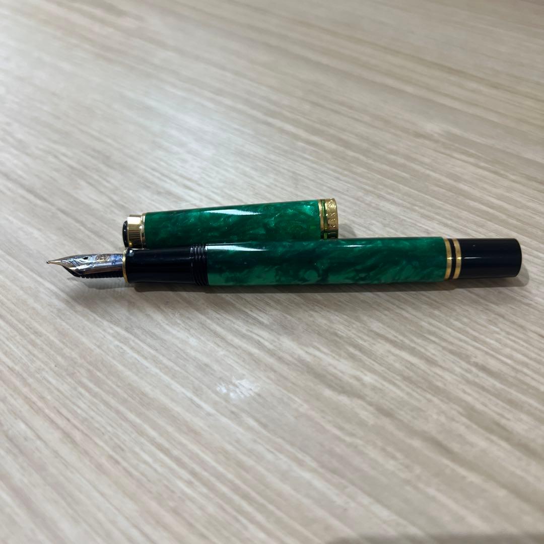 グリーン マーブル 万年筆　ペリカン