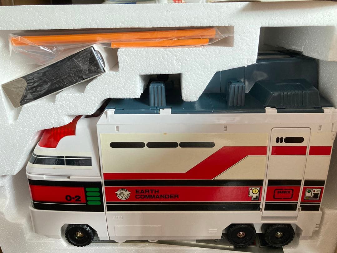 トミカ　未来緊急隊　未来緊急基地　アースコマンダー