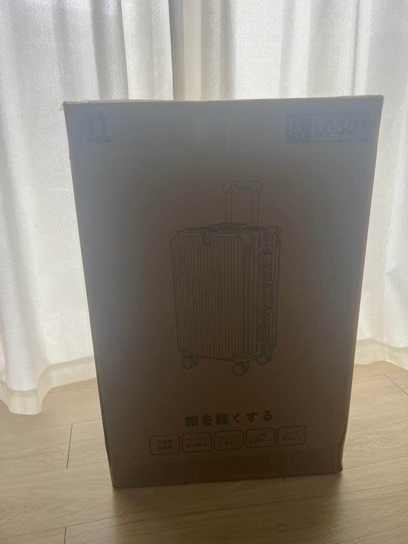 【新品】USBポート　キャリーケース　スーツケース　カップホルダー付き