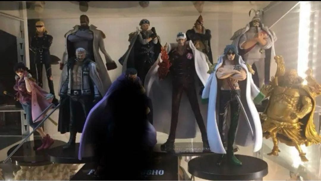 ワンピース　海軍フィギュア11体まとめ売り 黄猿、赤犬、緑牛、センゴク、ガープ他