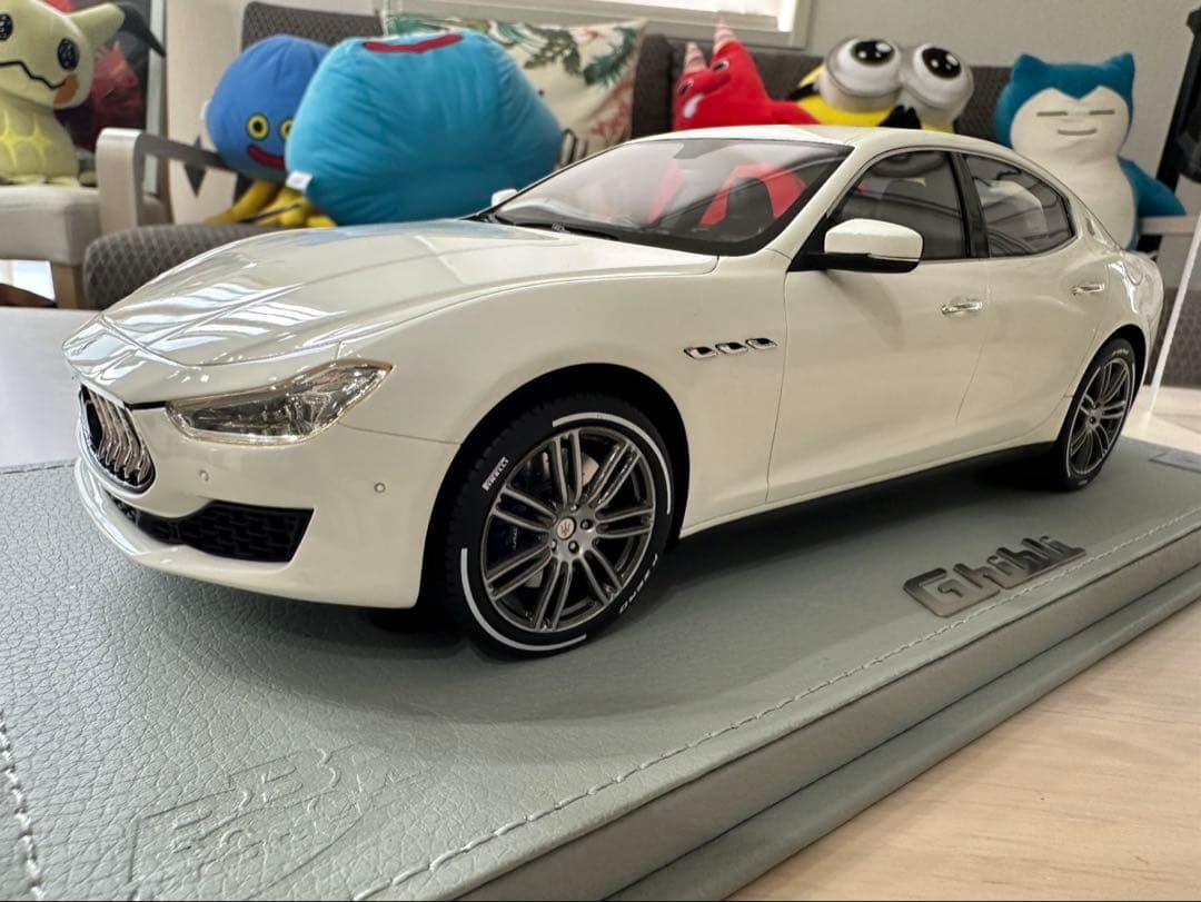 Maserati Ghibli ホワイト 1/43 ミニカー