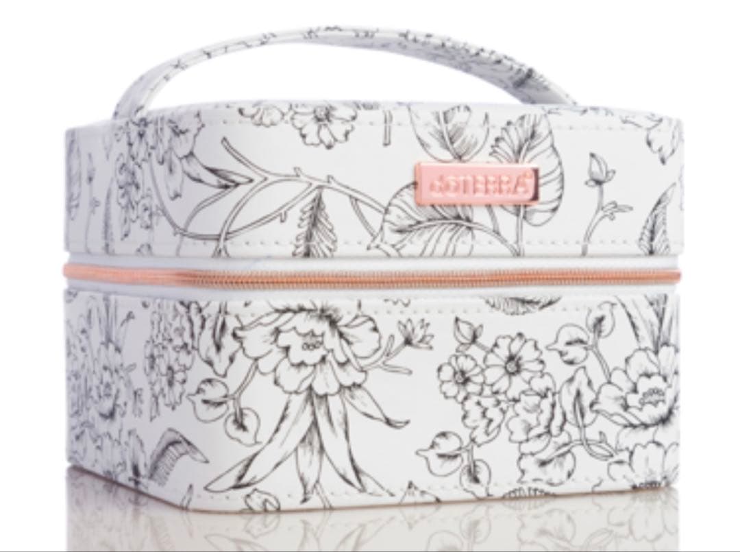 【新品・未開封】2022 ドテラ　バニティー　フラワー柄