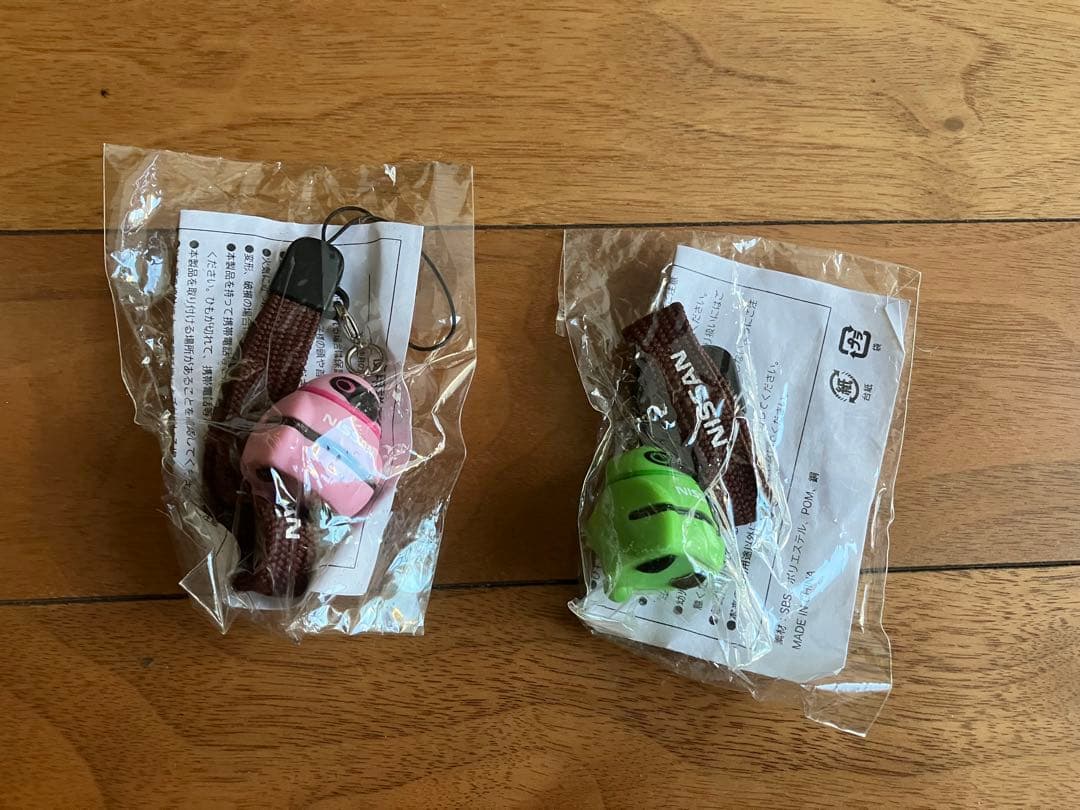 レア　NISSAN ストラップ 電動車　ピンク グリーン