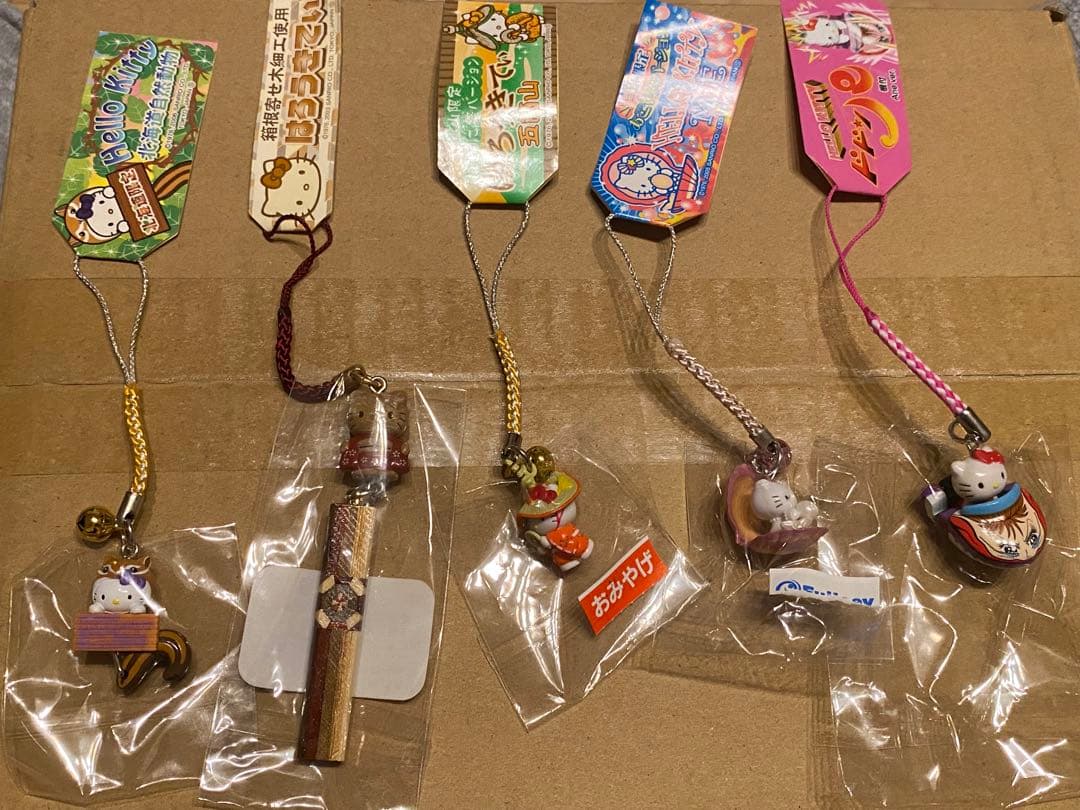 ご当地キティー　ストラップまとめ売り　37個