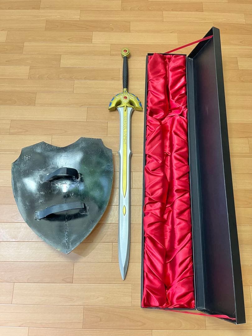 ドラゴンクエスト　ロトの剣　１／１　盾