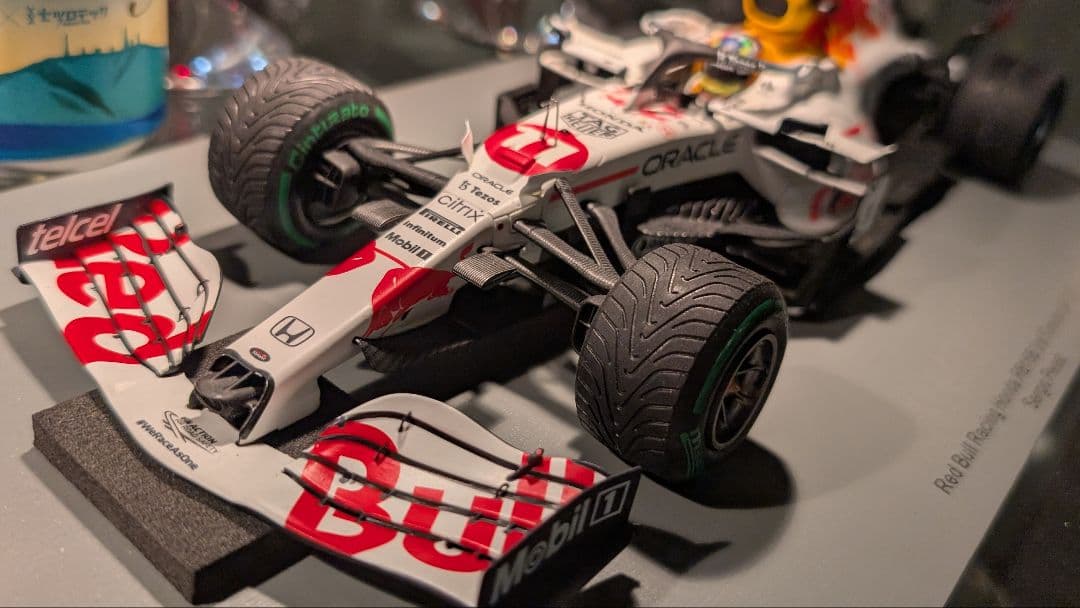 【美品】レッドブル・ホンダRB16B ありがとう号 1/18 セルジオ・ペレス