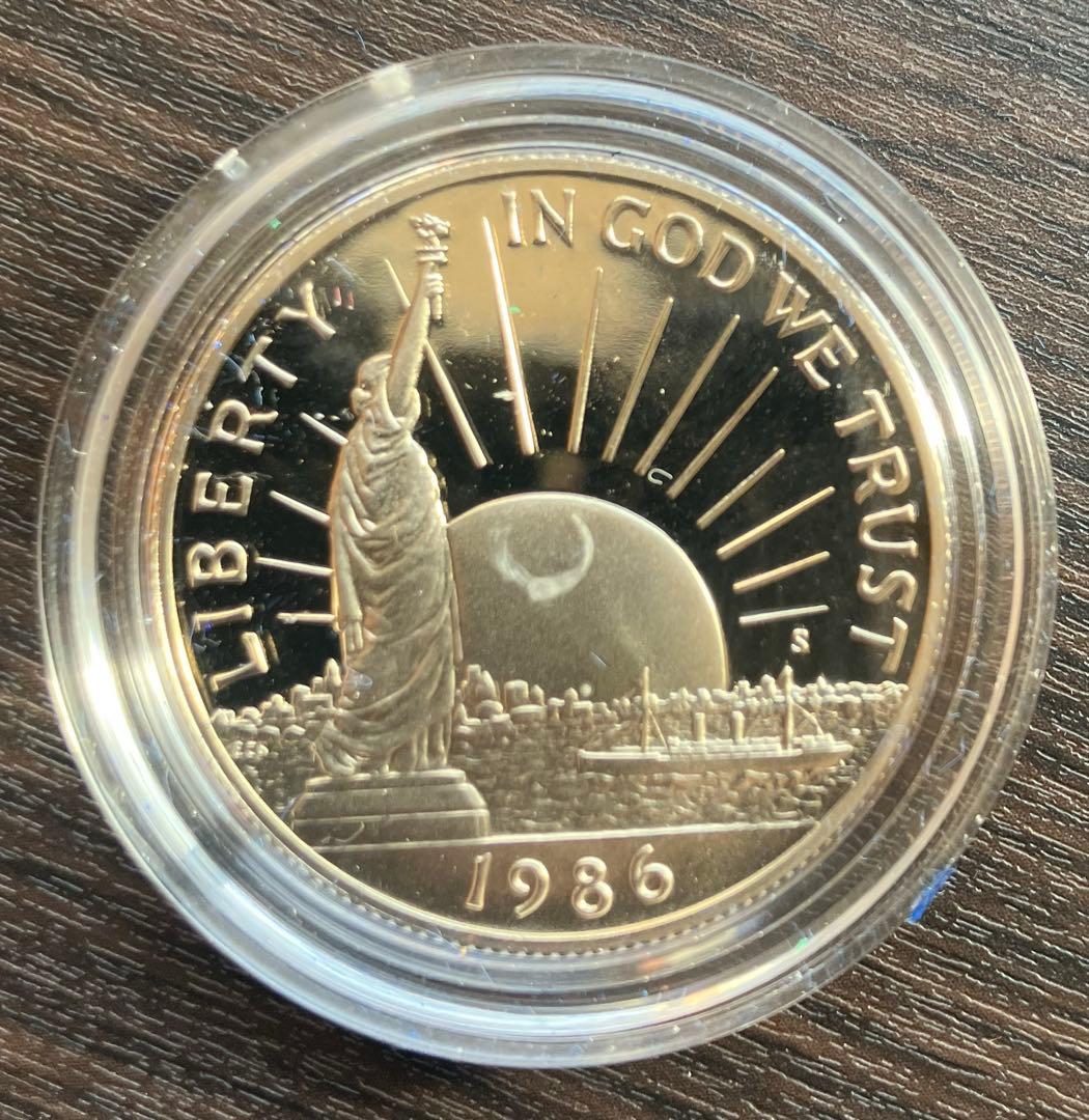 アメリカ　リバティ2枚セット　 1ドル銀貨（銀90%）とハーフダラー