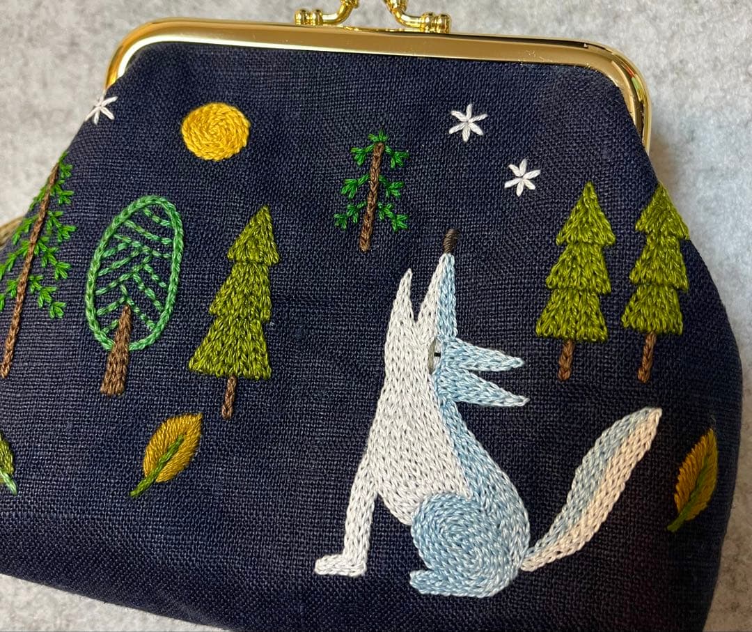 ハンドメイド　手刺繍　がま口ポーチ☆まっちゃんだよです