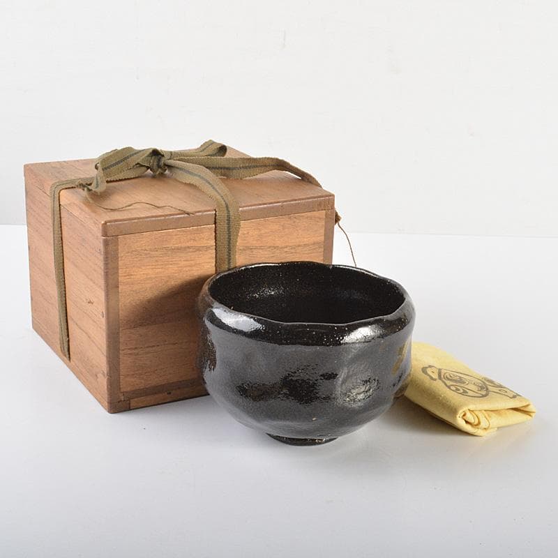 茶道具　芳幽斎　加藤石春作　黒楽茶碗　共箱　M　R6919