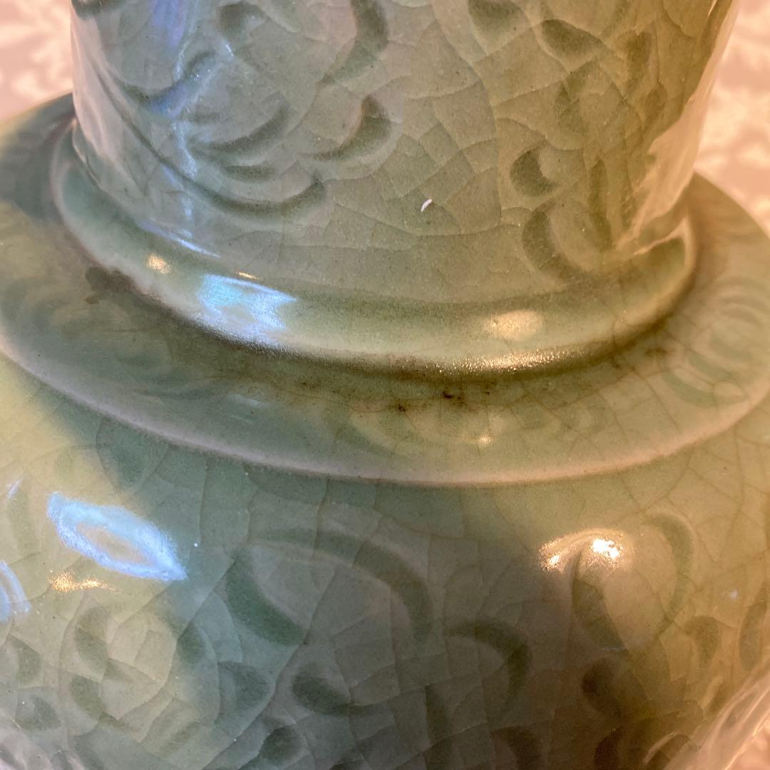 専用　中国古玩　陰刻草花文青磁花瓶