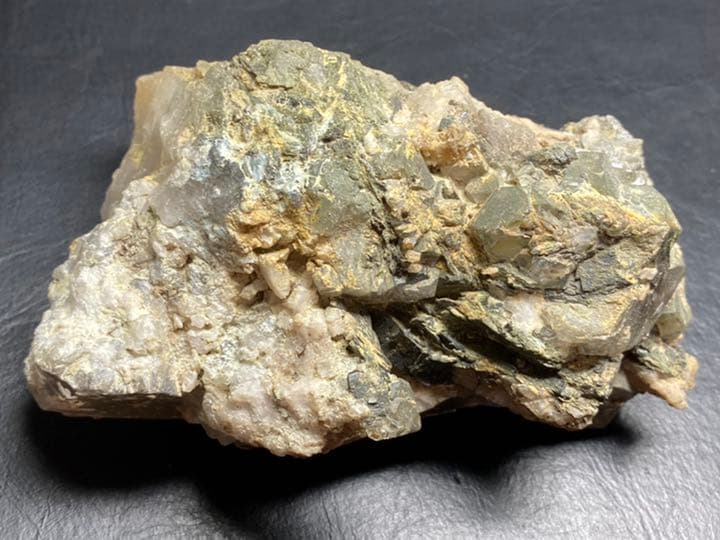 ザギ水晶　ザギマウンテンクォーツ 728g