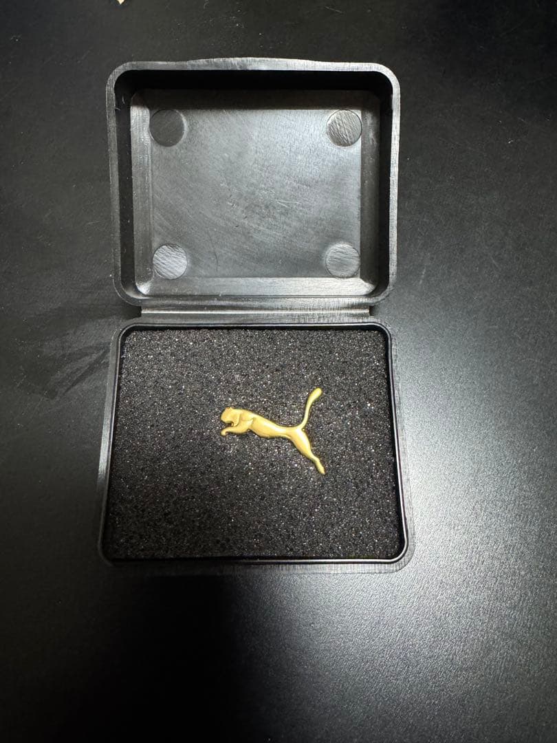 ポ*メ様 PUMA メタリック ピンバッジ 非売品 社章 契約選手用　新品