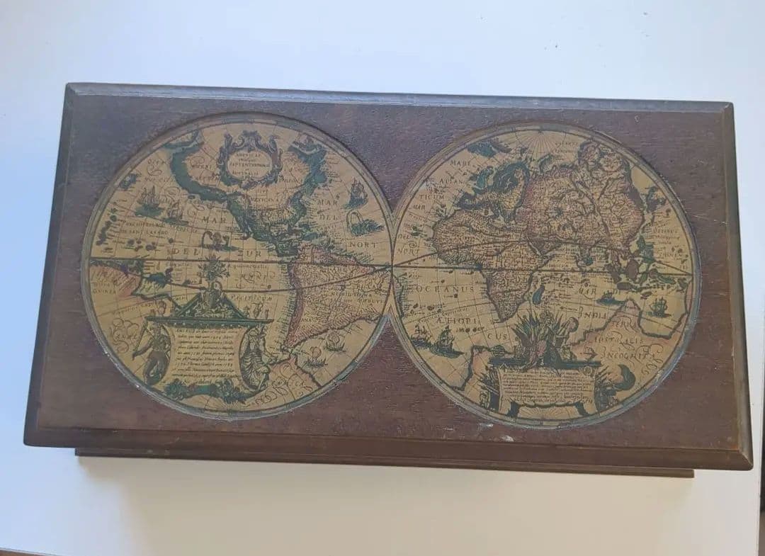 古地図デザインの木製オルゴール