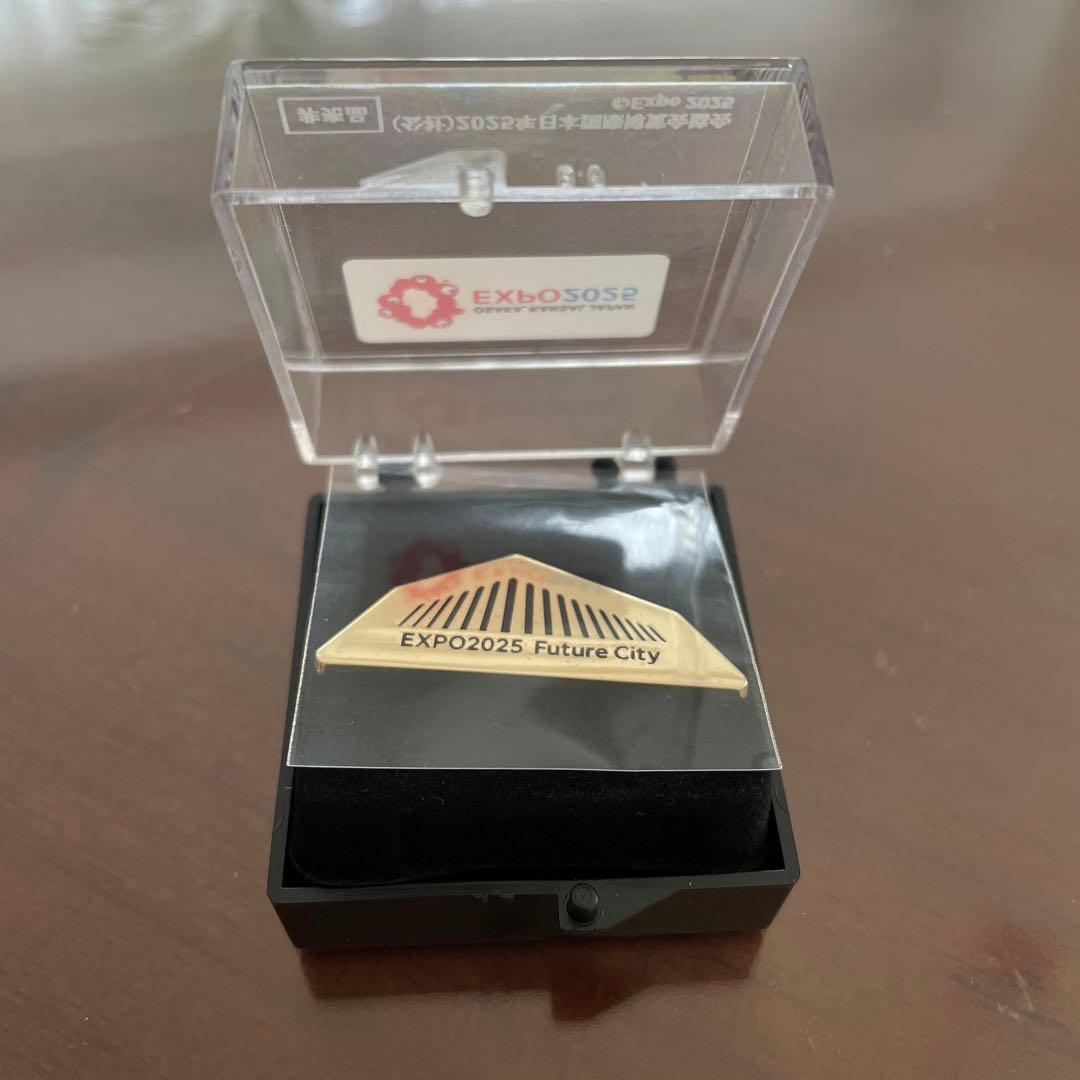 大阪関西万博　三菱未来館/future city レアゴールドピンバッチ