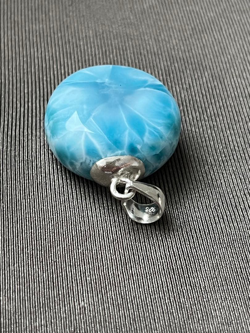 天然石ラリマー☆高品質！まる型ペンダントトップ☆レアな丸型＆両面違う模様が素敵！