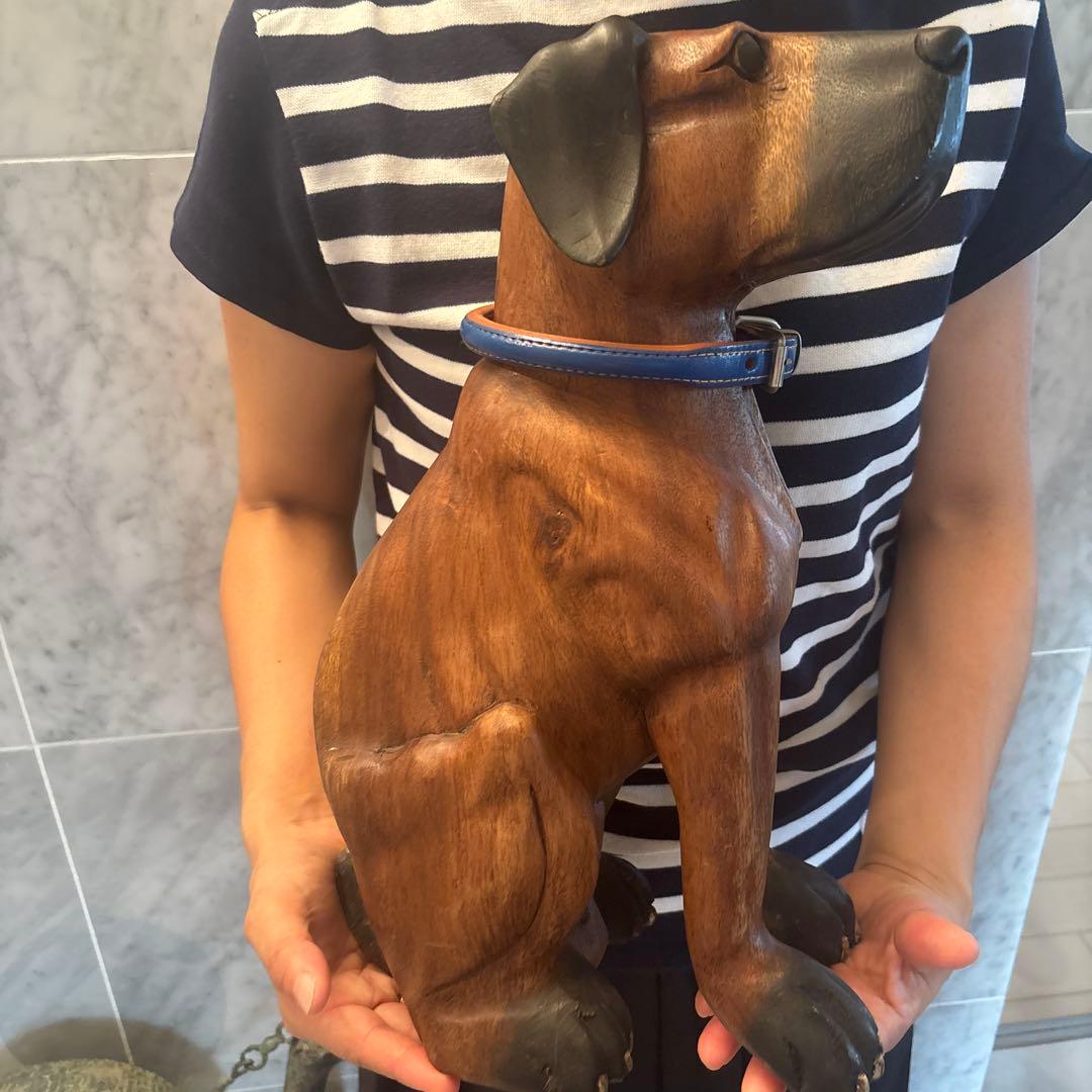 ヴィンテージ　可愛らしい瞳と威厳のある姿が素敵な一刀彫の犬の特大彫刻オブジェ