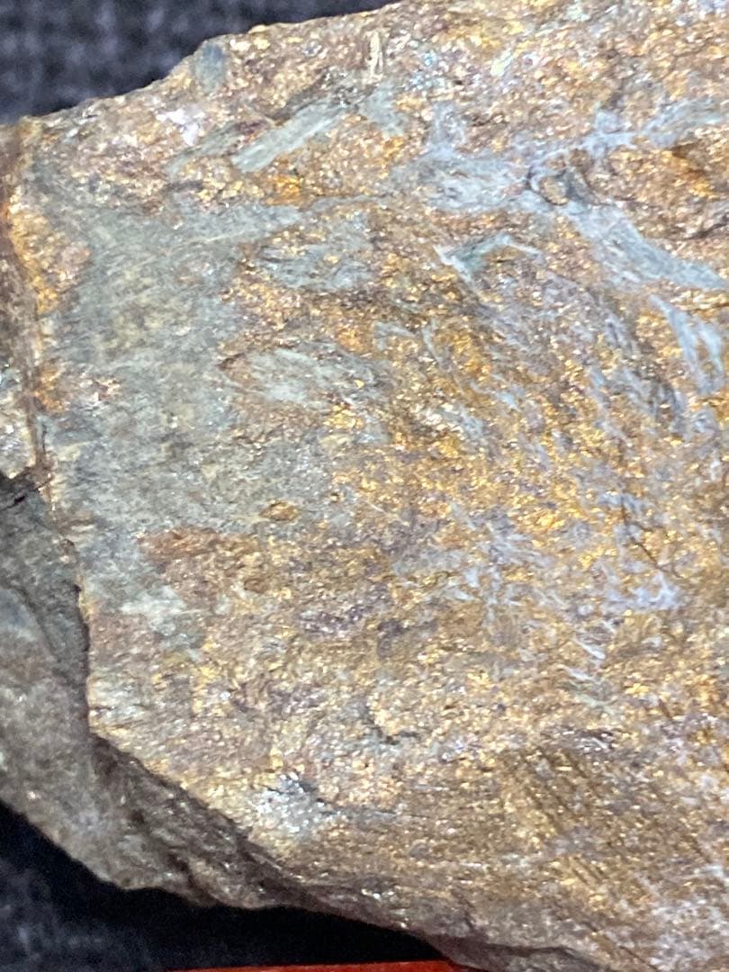 金鉱石　鉱物標本　鉱物