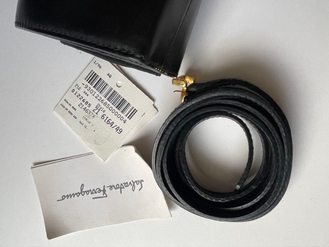 フェラガモ クラッチ バック 財布 取り外しショルダー 付き ななめ掛け