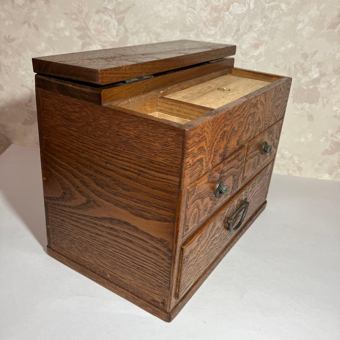 最小サイズの骨董時代物針箱（表面：欅、内側：桐）