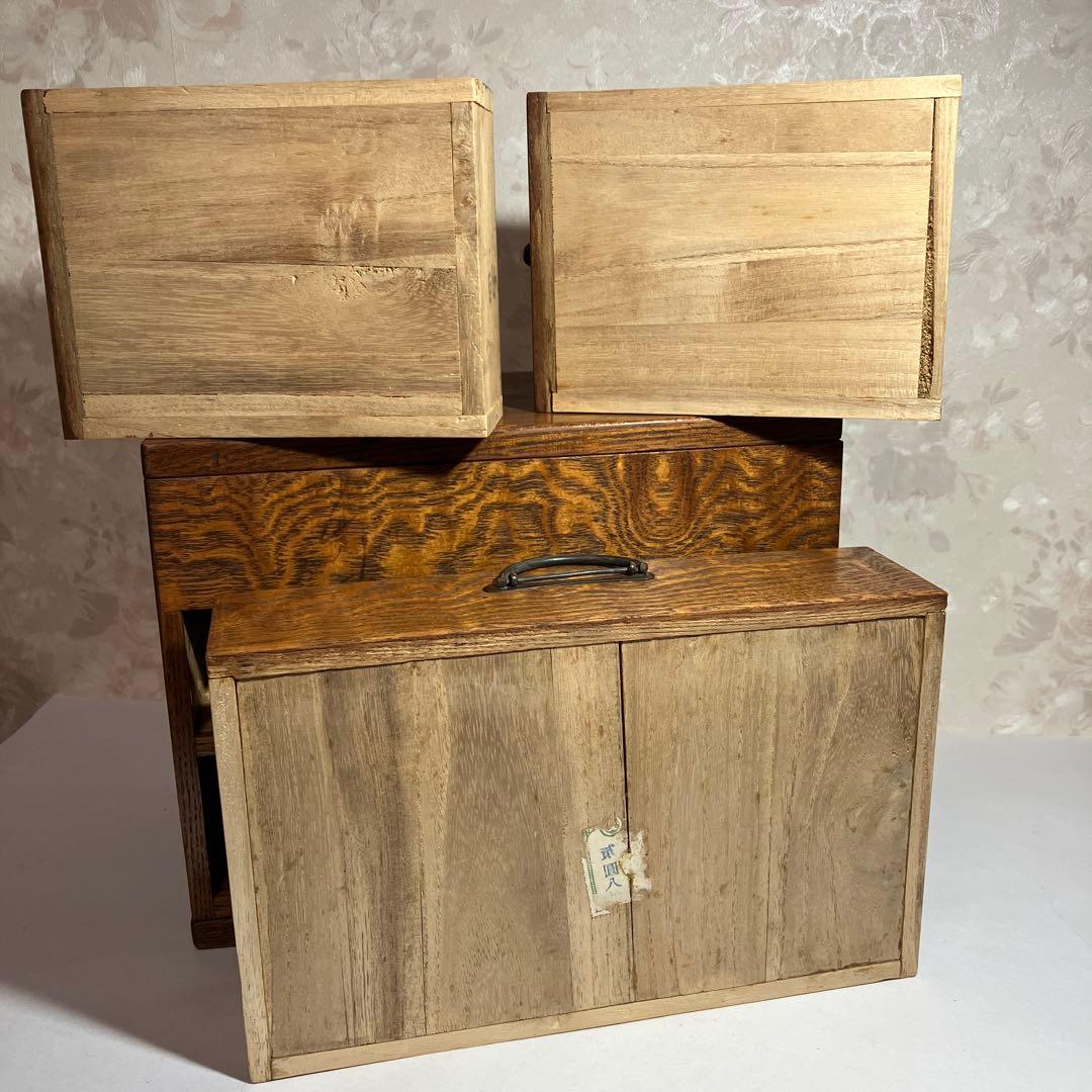 最小サイズの骨董時代物針箱（表面：欅、内側：桐）