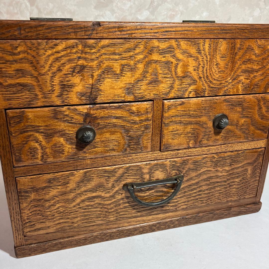 最小サイズの骨董時代物針箱（表面：欅、内側：桐）