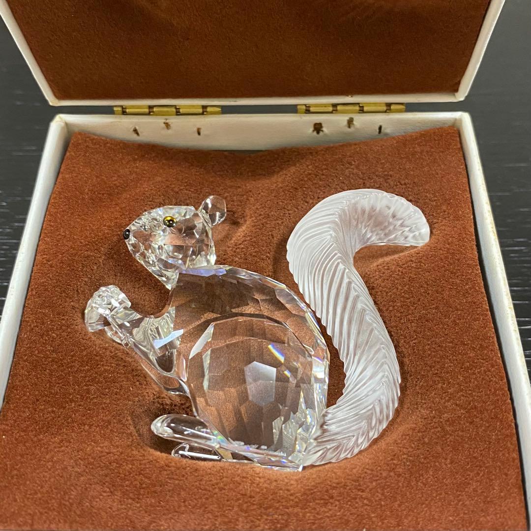 SWAROVSKIスワロフスキー　SCS 木の実を食べてるリス　箱入り