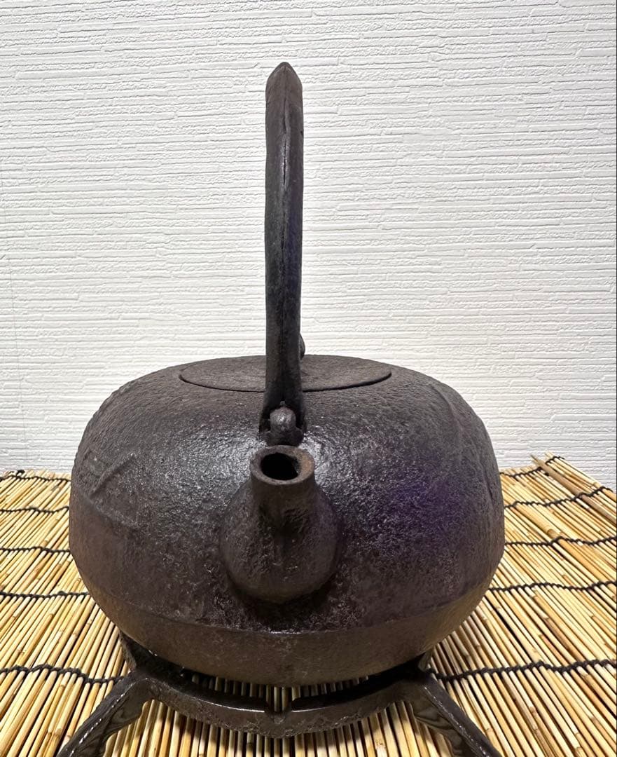 ＵＳＥＤ、美品　南部喜州 (及川 喜徳)造　鍛治打袋鉉１５型　南部鉄瓶　南部鉄器