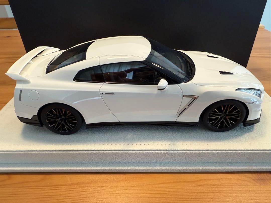 アイドロン 1/18 日産 GT-R プレミアムエディション 2024 ホワイト