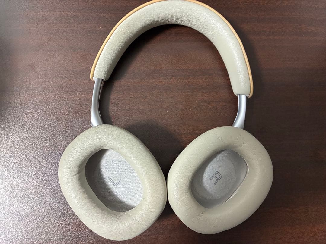 Bowers & Wilkins Px8 ワイヤレスヘッドフォン