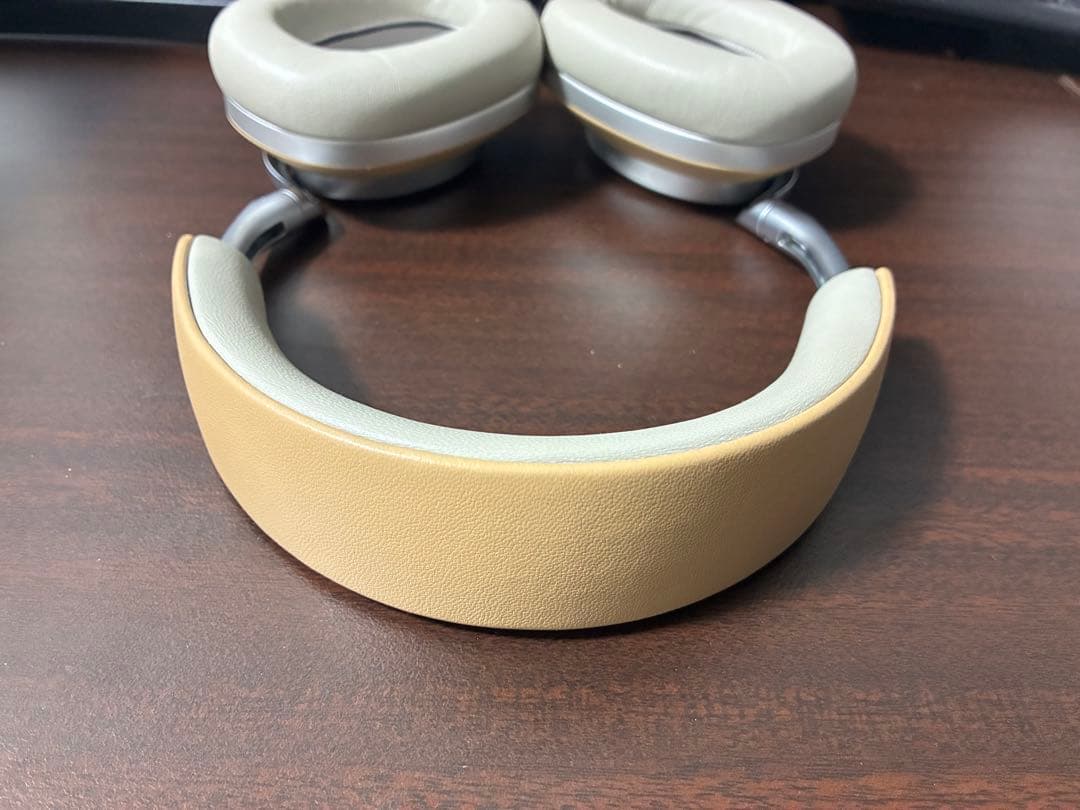 Bowers & Wilkins Px8 ワイヤレスヘッドフォン