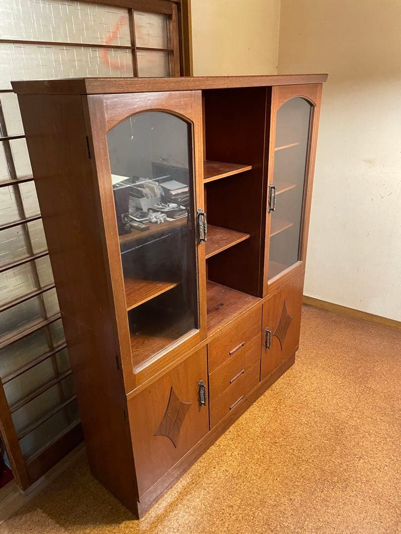木製ガラス扉付き収納棚・食器棚