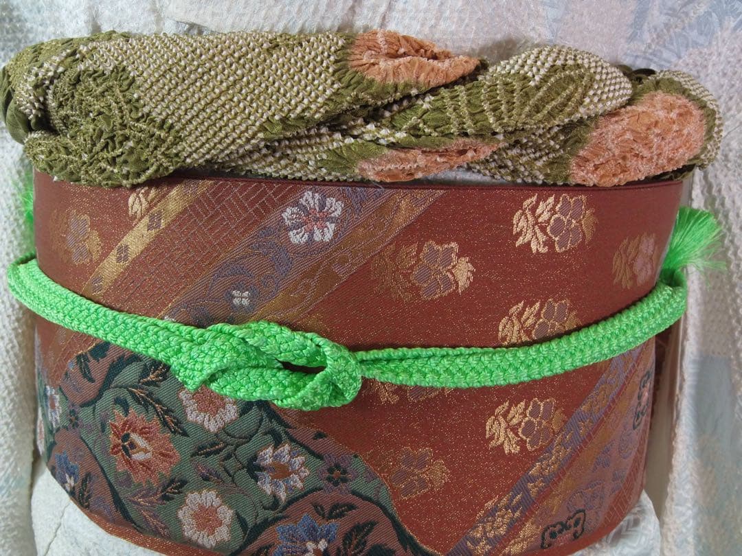 総絞り　振袖フルセット　袋帯　長襦袢　帯揚げ　帯締め絹のダイヤモンド　やや難あり