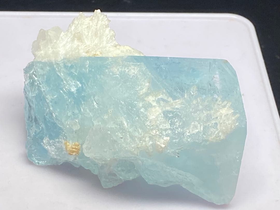 アクアマリン　81g