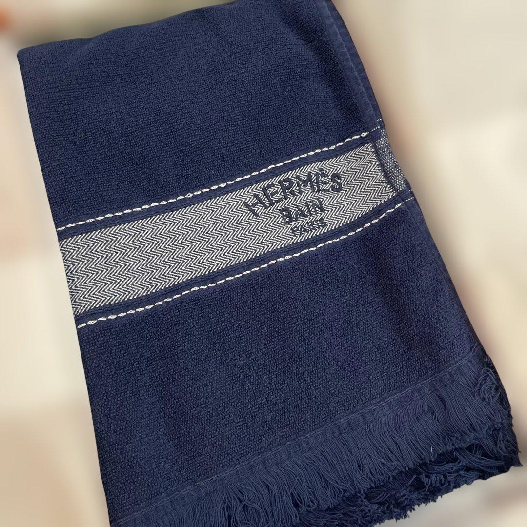 HERMESネイビー ストライプ ビーチバスタオル