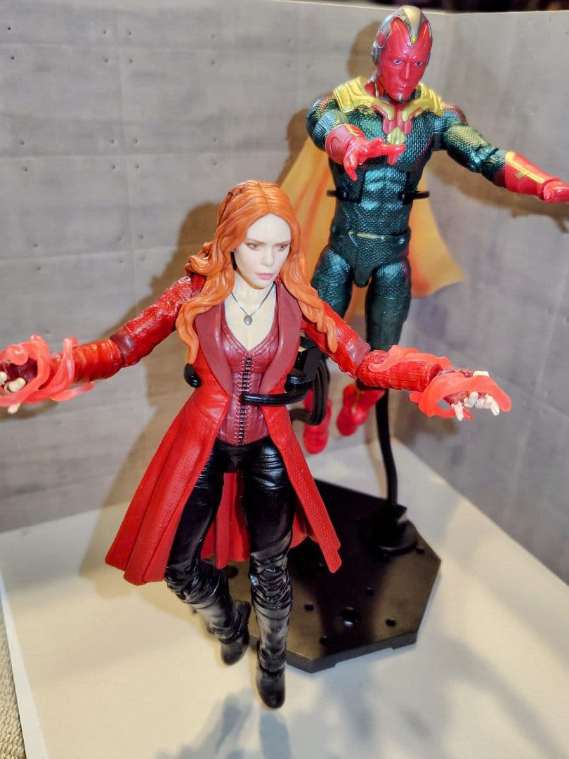 MARVEL LEGENDS　スカーレット・ウィッチ　ヴィジョン