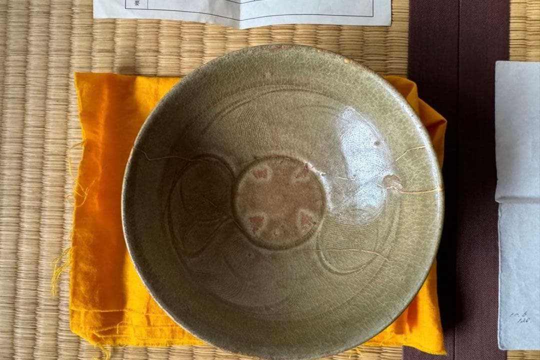 南宋時代　珠光青磁　茶碗　金継ぎあり　極め箱付