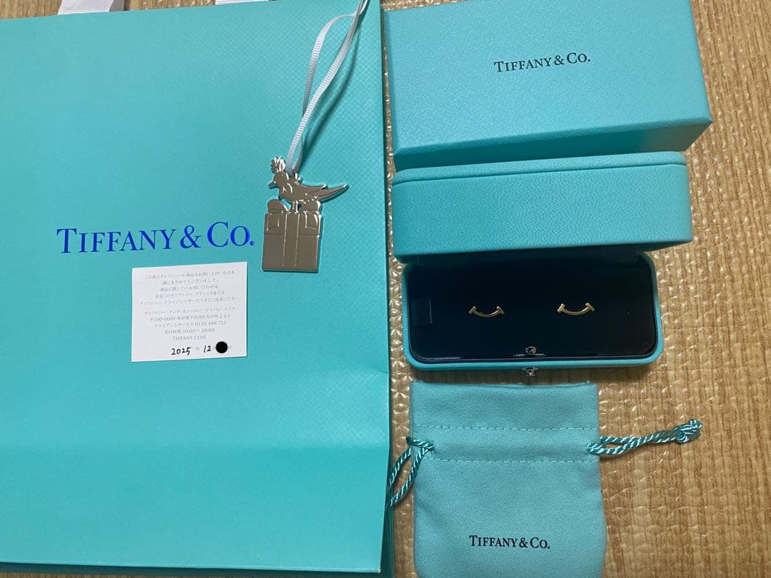 Tiffany & Co. スマイルモチーフピアス　Tスマイル　ミニピアス