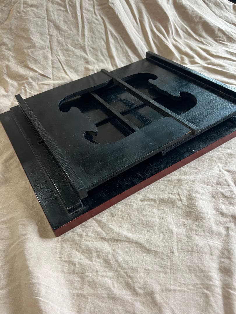 赤い花模様の座卓　漆塗り